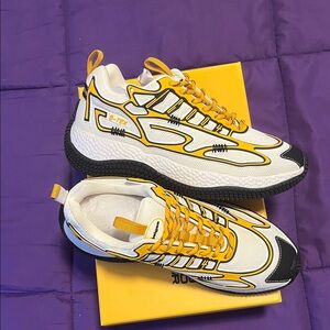 Pittsburgh GF-04. Dynamic Yellow and White Sneakers perfect for everyday wear!